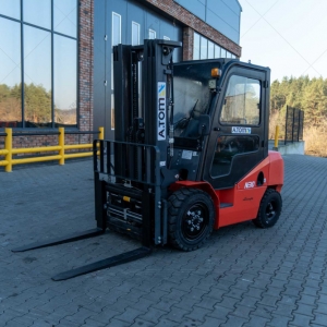 Дизельный вилочный погрузчик Noblelift FD30, кабина, обогреватель, пневматика