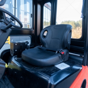 Дизельный вилочный погрузчик Noblelift FD25, кабина, обогреватель, гусматика