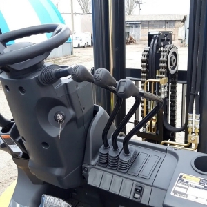 Дизельный погрузчик CAT DP25PT, мачта 3,3м