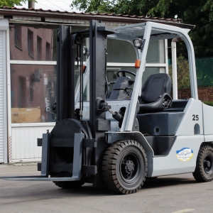 Дизельный погрузчик Unicarriers FD25T5M