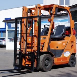 Газ-бензиновый погрузчик Unicarriers FGE15T15