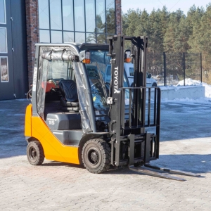 Вилочный погрузчик Toyota 02-8FGF15 38кВт. 2018 г. 5628 м/ч., №5888