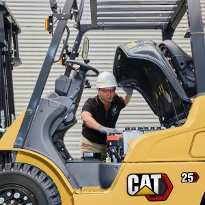 Дизельный погрузчик CAT DP25PT, мачта 3,3м
