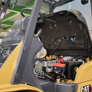 Дизельный погрузчик CAT DP25PT, мачта 3,3м