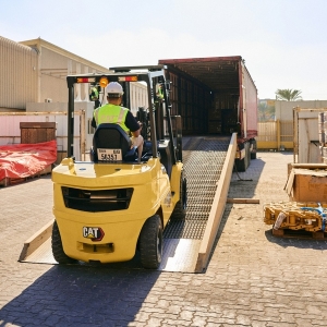 Дизельный погрузчик CAT DP30PT, г/п 3т, мачта 4,7м