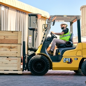 Дизельный погрузчик CAT DP30PT, г/п 3т, мачта 4,7м
