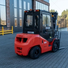 Дизельный вилочный погрузчик Noblelift FD30, кабина, обогреватель, пневматика