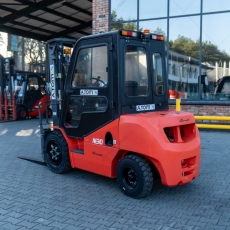 Дизельный вилочный погрузчик Noblelift FD30, кабина, обогреватель, пневматика
