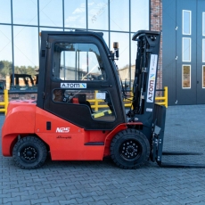Дизельный вилочный погрузчик Noblelift FD25, кабина, обогреватель, гусматика