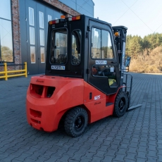 Дизельный вилочный погрузчик Noblelift FD25, кабина, обогреватель, гусматика