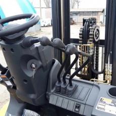 Дизельный погрузчик CAT DP25PT, мачта 3,3м