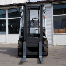 Дизельный погрузчик Unicarriers FD25T5M