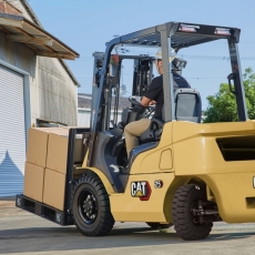 Дизельный погрузчик CAT DP25PT, мачта 3,3м