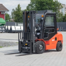 Дизельный вилочный погрузчик Noblelift FD30, кабина, обогреватель, кондиционер, пневматика